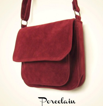 Art. 1030 Bandolera de Gamuza color Rojo $300
